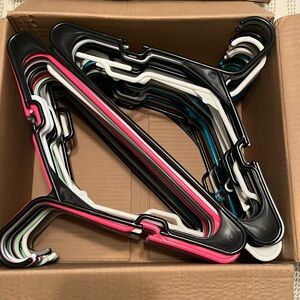 Box of assorted color, plastic hangers